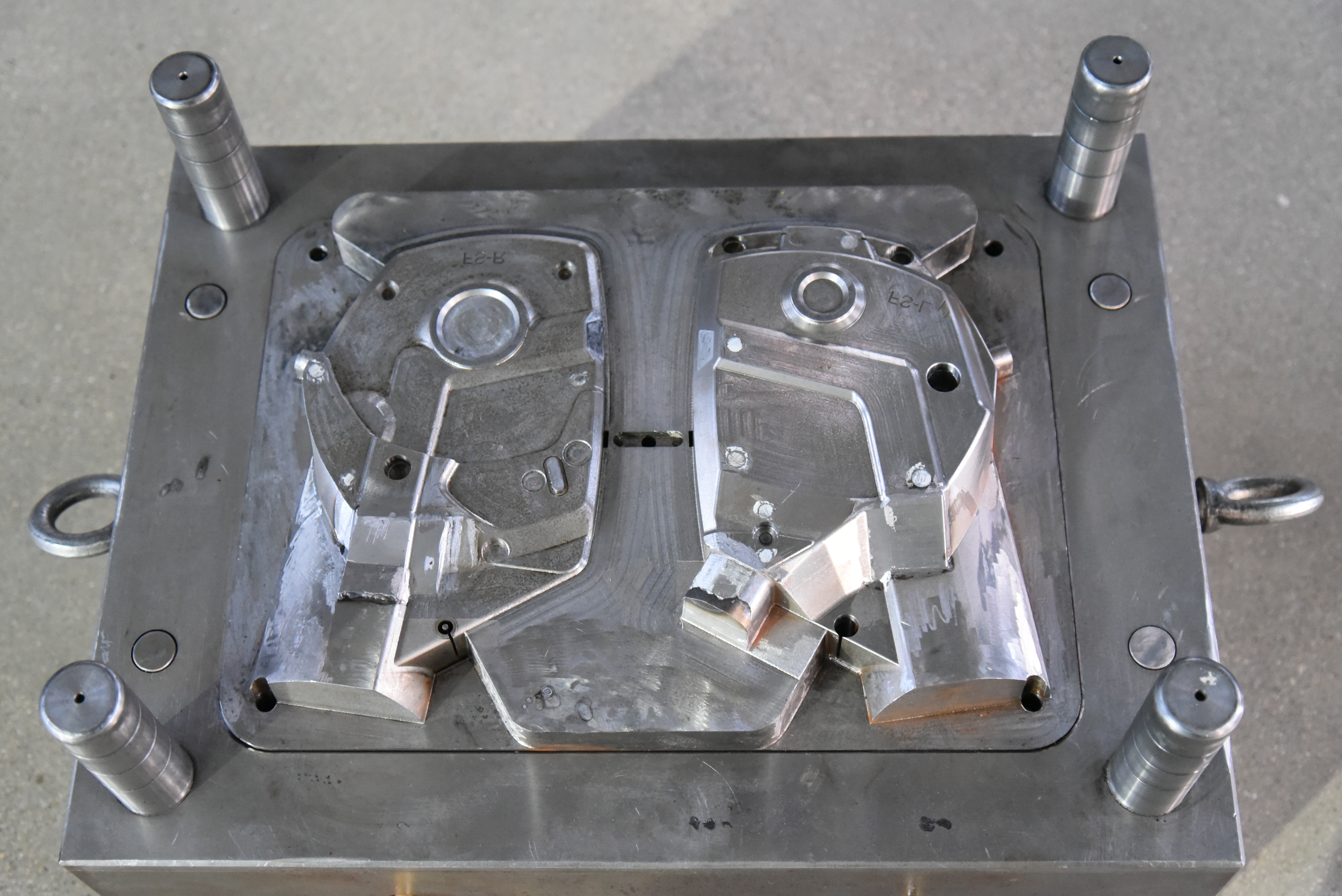 大型模具 - 工业外壳