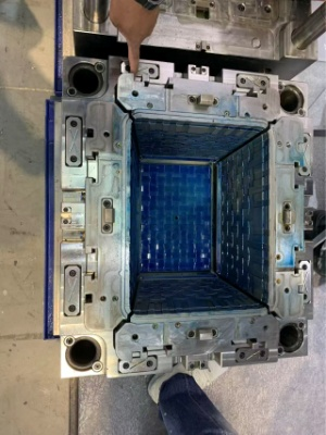 Consumer packaging mold